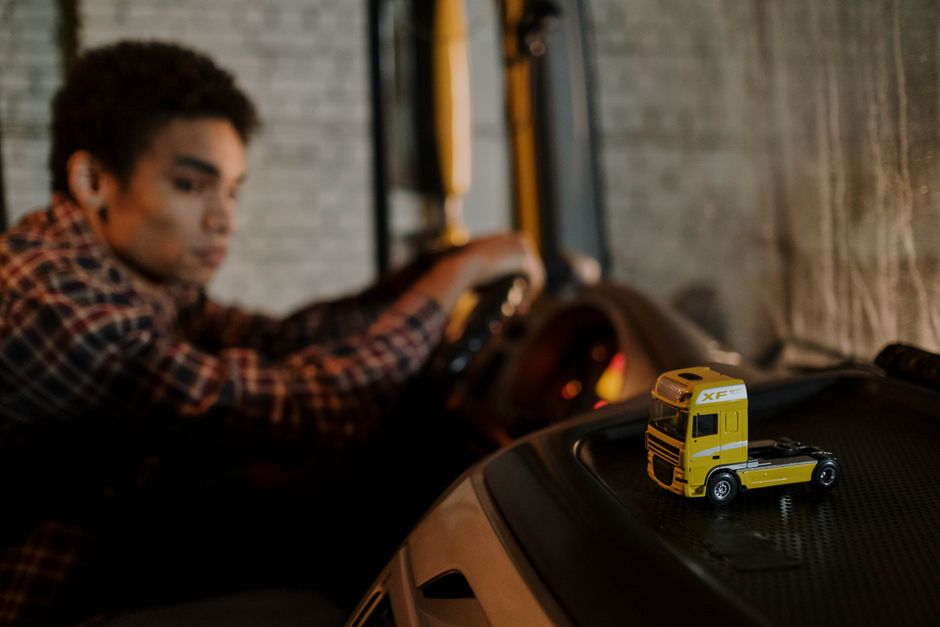 Een vrachtwagen interieur met luxe Deense pluche stof voor comfort en stijl.